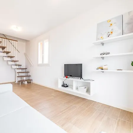 Apartment Lancillotto By Interhome בורגטו סנטו ספיריטו